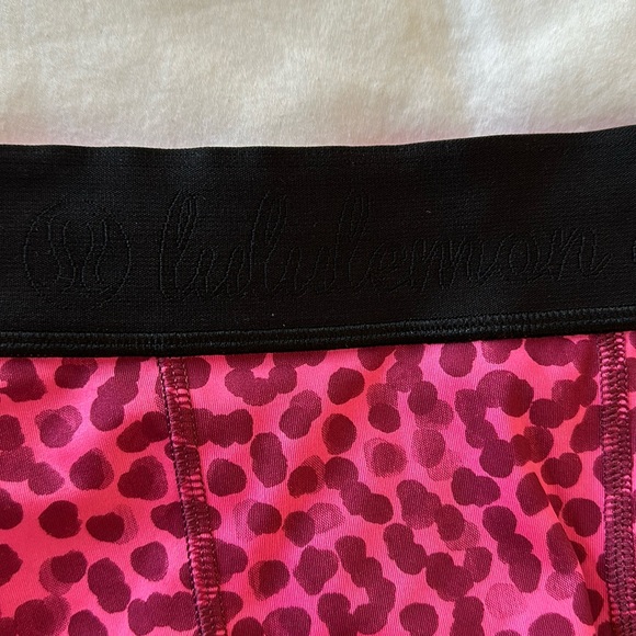 Women’s Pink Lululemon Short. Size 4 - Picture 4 of 6